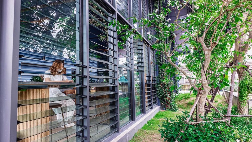 Open Breezway Louvres for natural ventilation and comfort in the Seamira House 